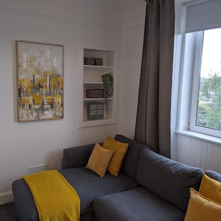 Glenclova - No 5 Bellyeoman, Bright Two Bedroom Apartment ดันเฟิร์มลิน ภายนอก รูปภาพ