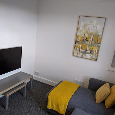Glenclova - No 5 Bellyeoman, Bright Two Bedroom Apartment ดันเฟิร์มลิน ภายนอก รูปภาพ