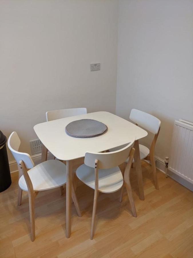 Glenclova - No 5 Bellyeoman, Bright Two Bedroom Apartment ดันเฟิร์มลิน ภายนอก รูปภาพ