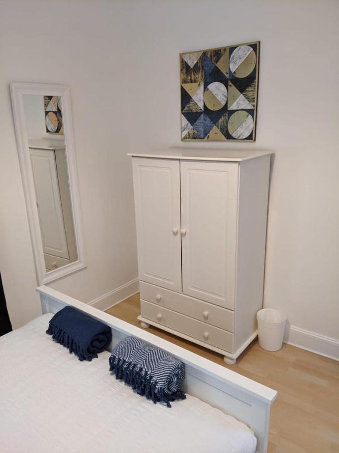Glenclova - No 5 Bellyeoman, Bright Two Bedroom Apartment ดันเฟิร์มลิน ภายนอก รูปภาพ