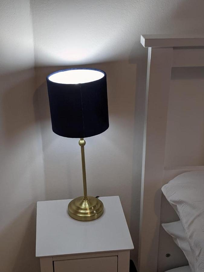 Glenclova - No 5 Bellyeoman, Bright Two Bedroom Apartment ดันเฟิร์มลิน ภายนอก รูปภาพ