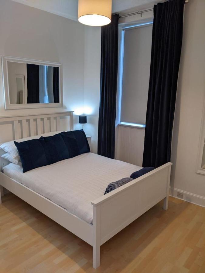 Glenclova - No 5 Bellyeoman, Bright Two Bedroom Apartment ดันเฟิร์มลิน ภายนอก รูปภาพ