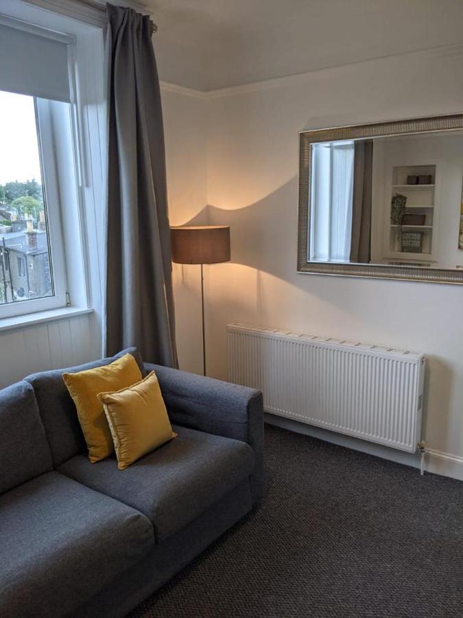 Glenclova - No 5 Bellyeoman, Bright Two Bedroom Apartment ดันเฟิร์มลิน ภายนอก รูปภาพ
