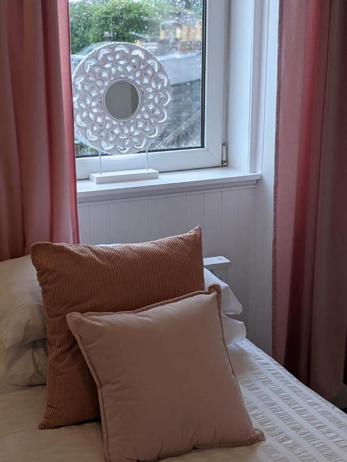 Glenclova - No 5 Bellyeoman, Bright Two Bedroom Apartment ดันเฟิร์มลิน ภายนอก รูปภาพ