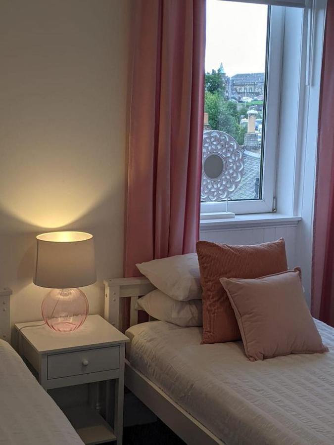 Glenclova - No 5 Bellyeoman, Bright Two Bedroom Apartment ดันเฟิร์มลิน ภายนอก รูปภาพ